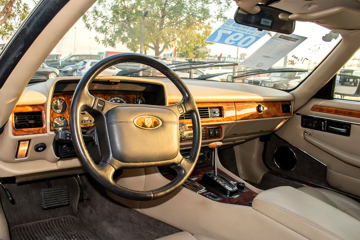 JAGUAR XJS V12 1991 - photo 12 - Import Émirats | International Cars