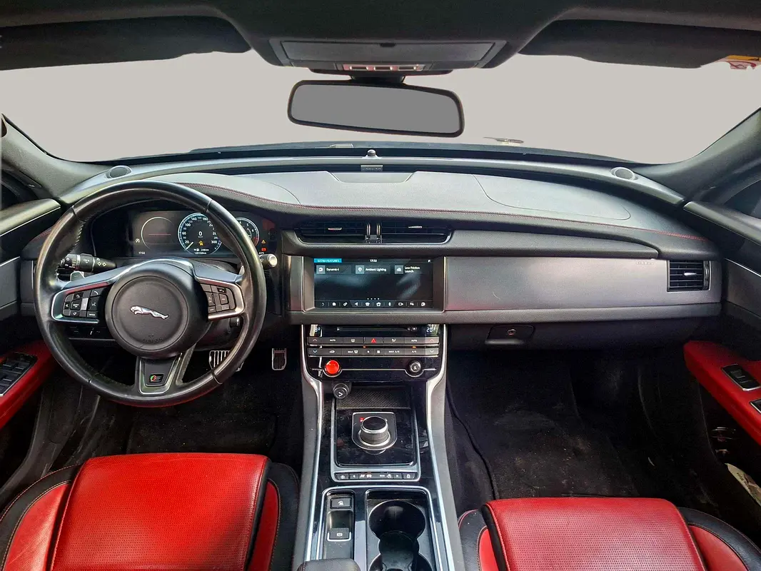 JAGUAR XF S 2018 - photo 10 - Import Émirats | International Cars
