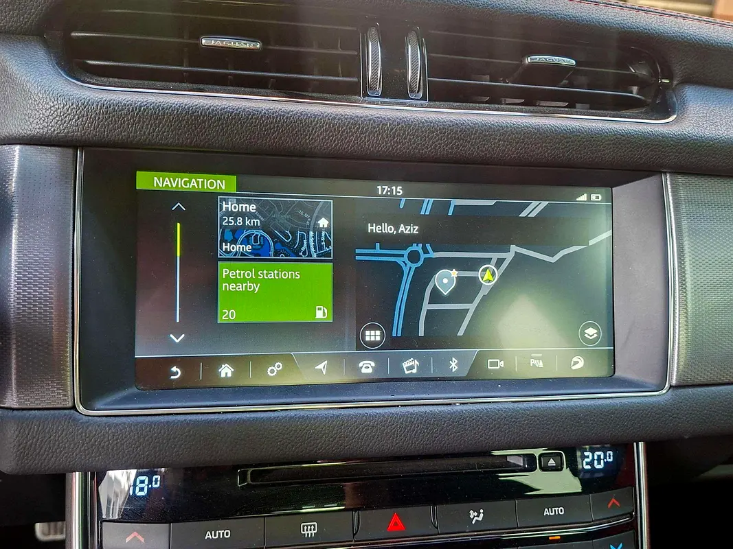 JAGUAR XF S 2018 - photo 12 - Import Émirats | International Cars