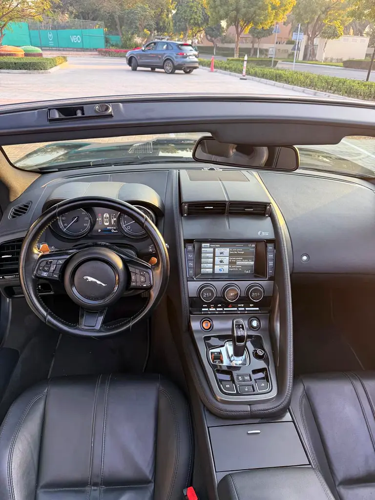 JAGUAR F-Type Cabriolet 2015 - photo 11 - Import Émirats | International Cars