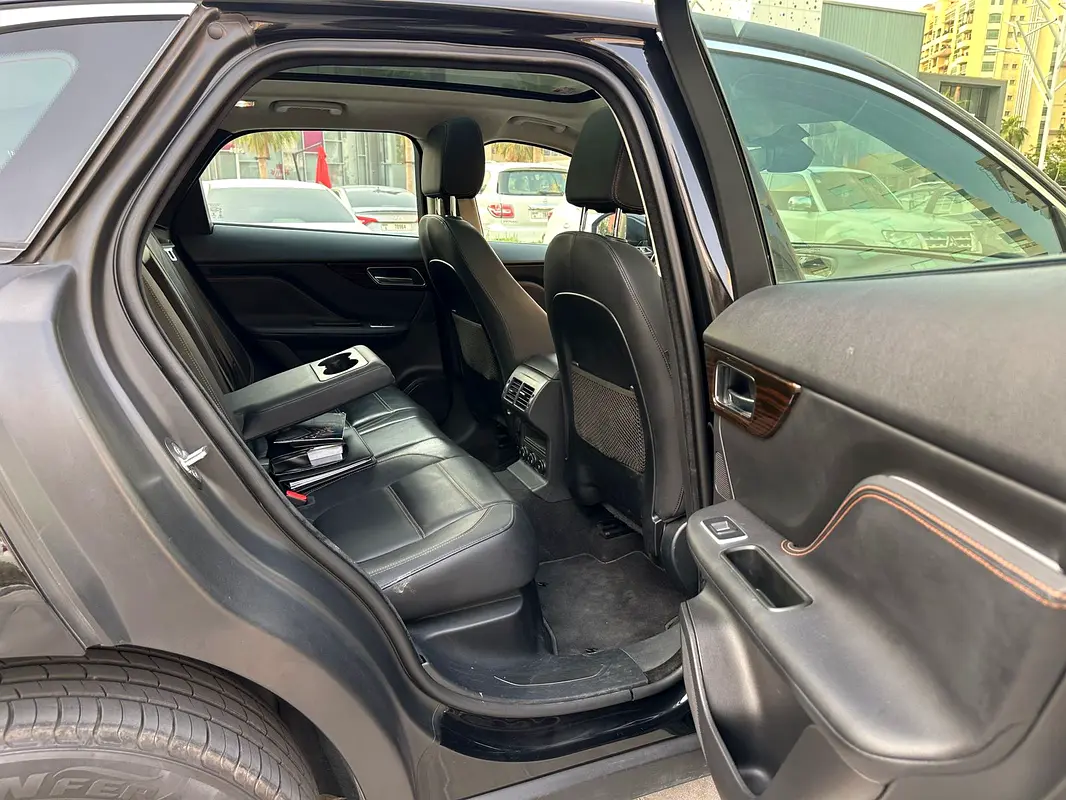 JAGUAR F-Pace Prestige 2019 - photo 10 - Import Émirats | International Cars