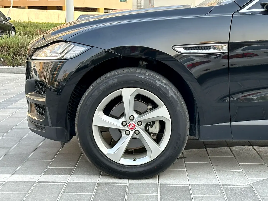 JAGUAR F-Pace Prestige 2019 - photo 4 - Import Émirats | International Cars