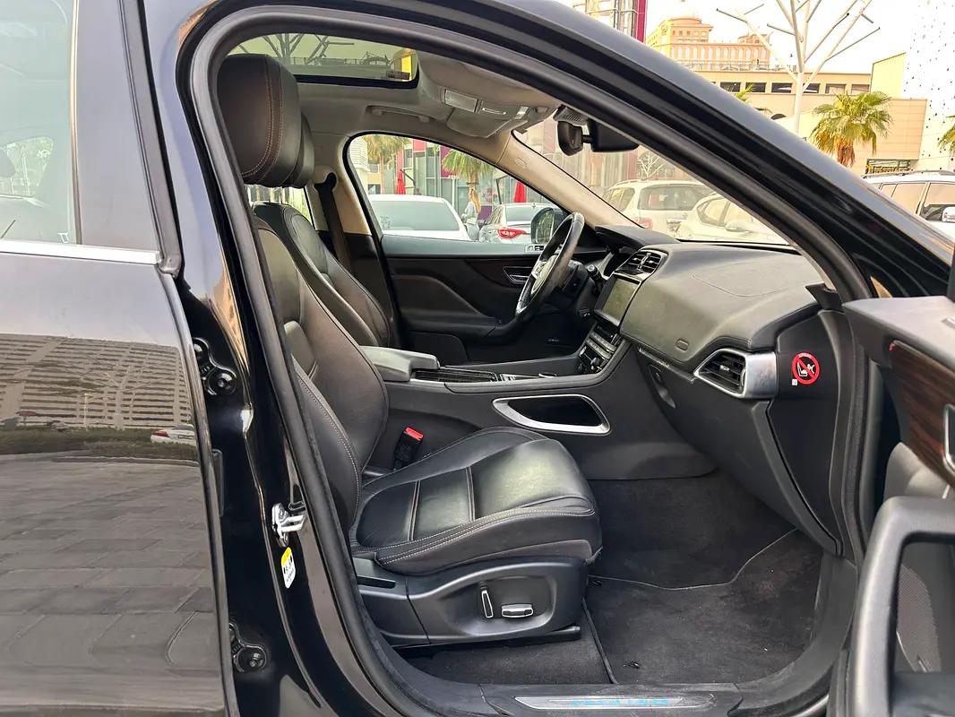 JAGUAR F-Pace Prestige 2019 - photo 6 - Import Émirats | International Cars