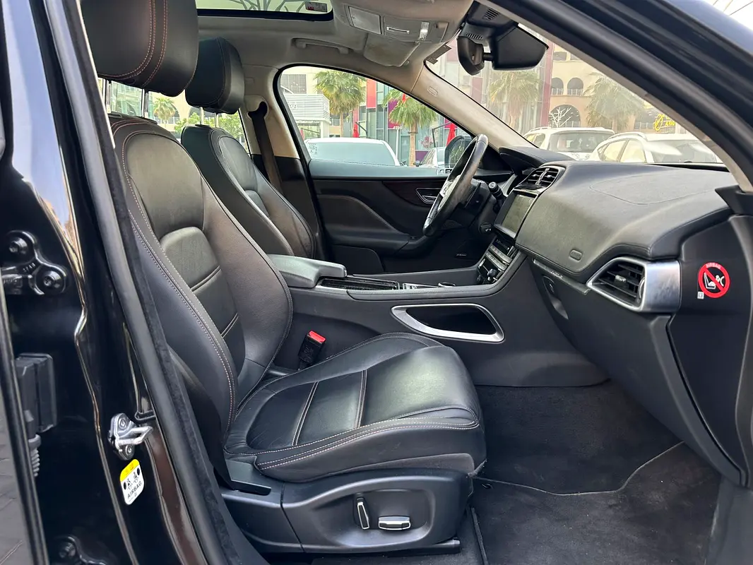 JAGUAR F-Pace Prestige 2019 - photo 7 - Import Émirats | International Cars