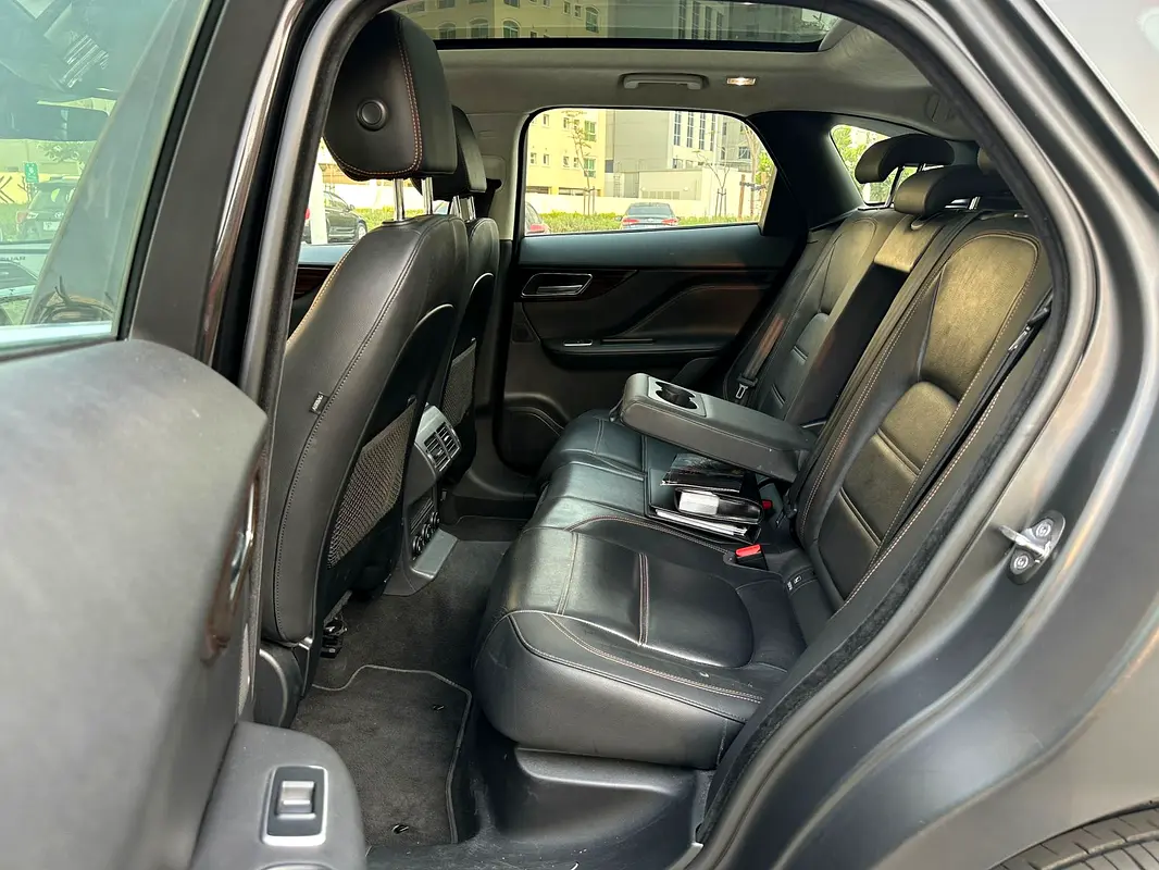 JAGUAR F-Pace Prestige 2019 - photo 9 - Import Émirats | International Cars