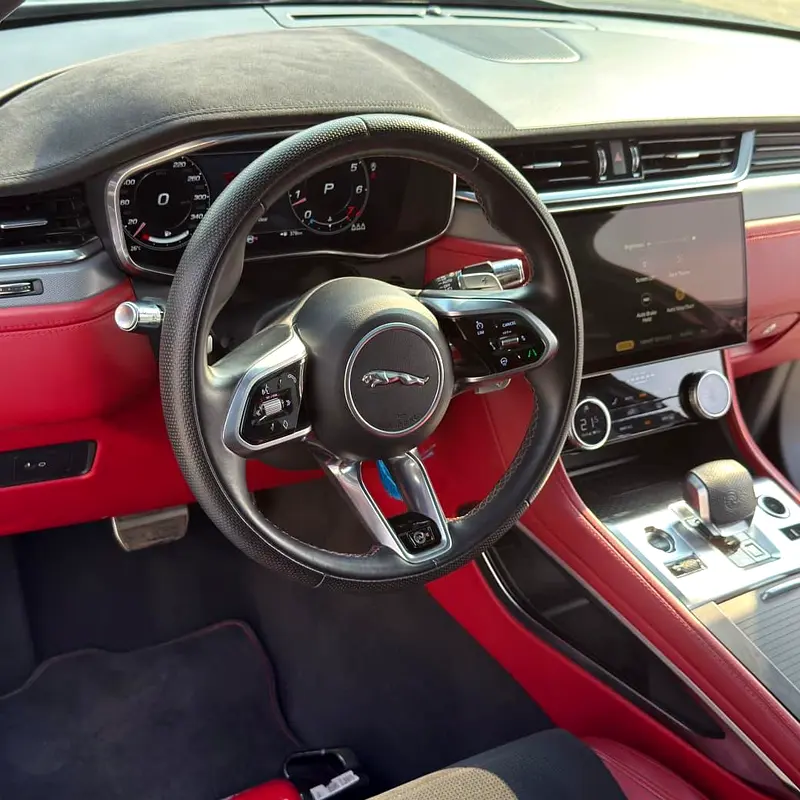 JAGUAR F-Pace SVR 2022 - photo 9 - Import Émirats | International Cars