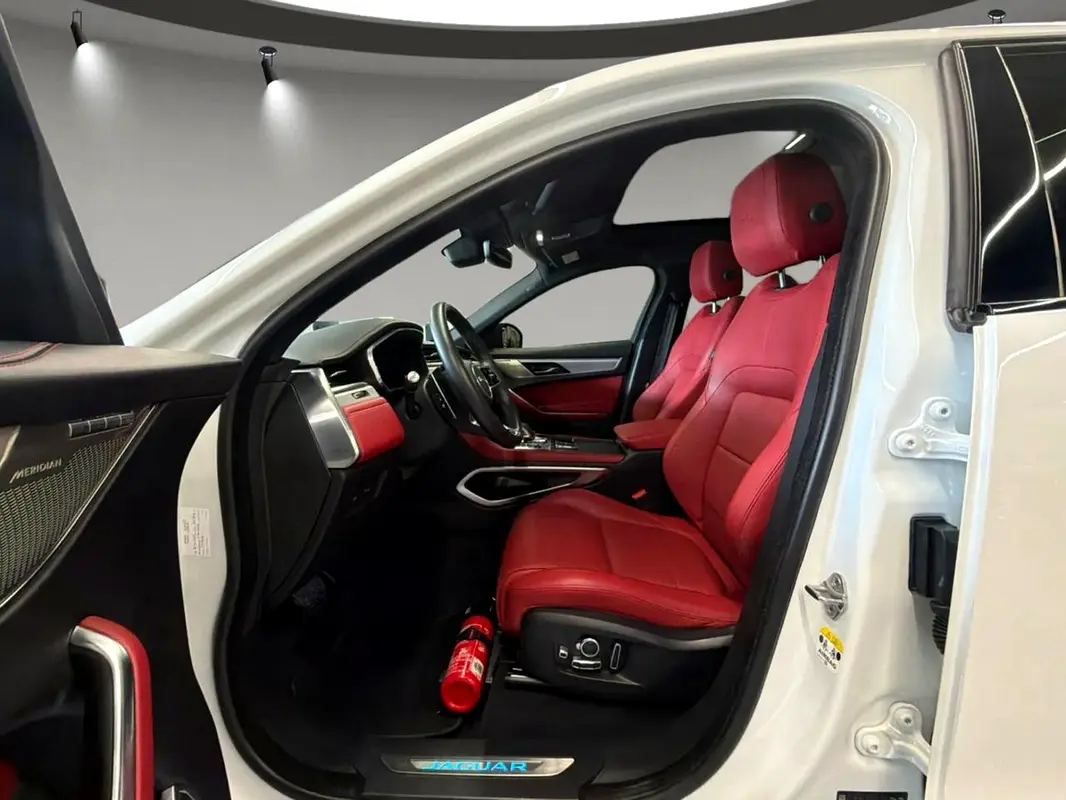 JAGUAR F-Pace R-Dynamic SE 2021 - photo 9 - Import Émirats | International Cars