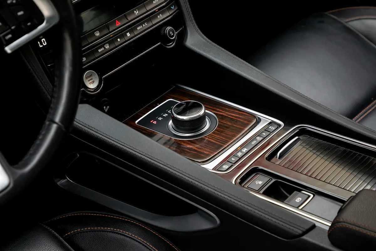 JAGUAR F-Pace Prestige 2020 - photo 10 - Import Émirats | International Cars