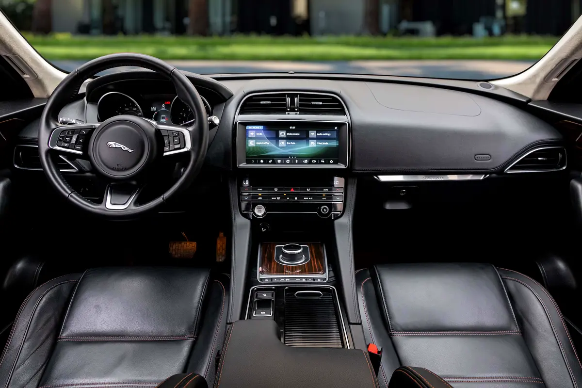 JAGUAR F-Pace Prestige 2020 - photo 8 - Import Émirats | International Cars