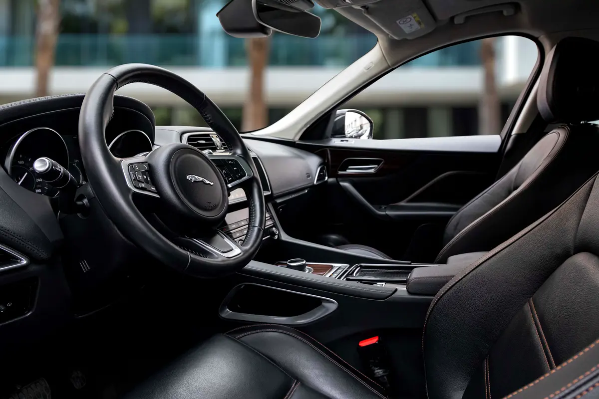 JAGUAR F-Pace Prestige 2020 - photo 9 - Import Émirats | International Cars