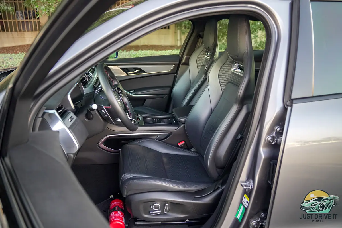 JAGUAR F-Pace SVR 2022 - photo 11 - Import Émirats | International Cars