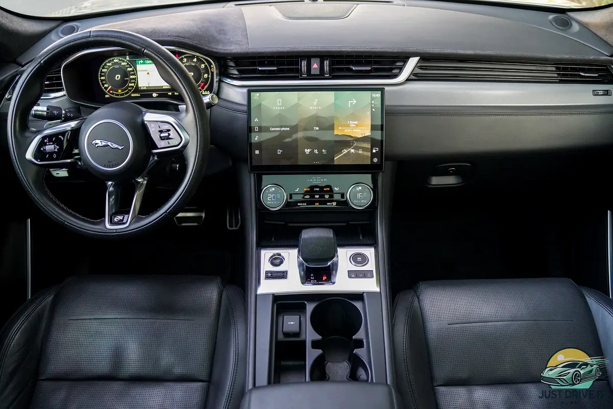 JAGUAR F-Pace SVR 2022 - photo 7 - Import Émirats | International Cars