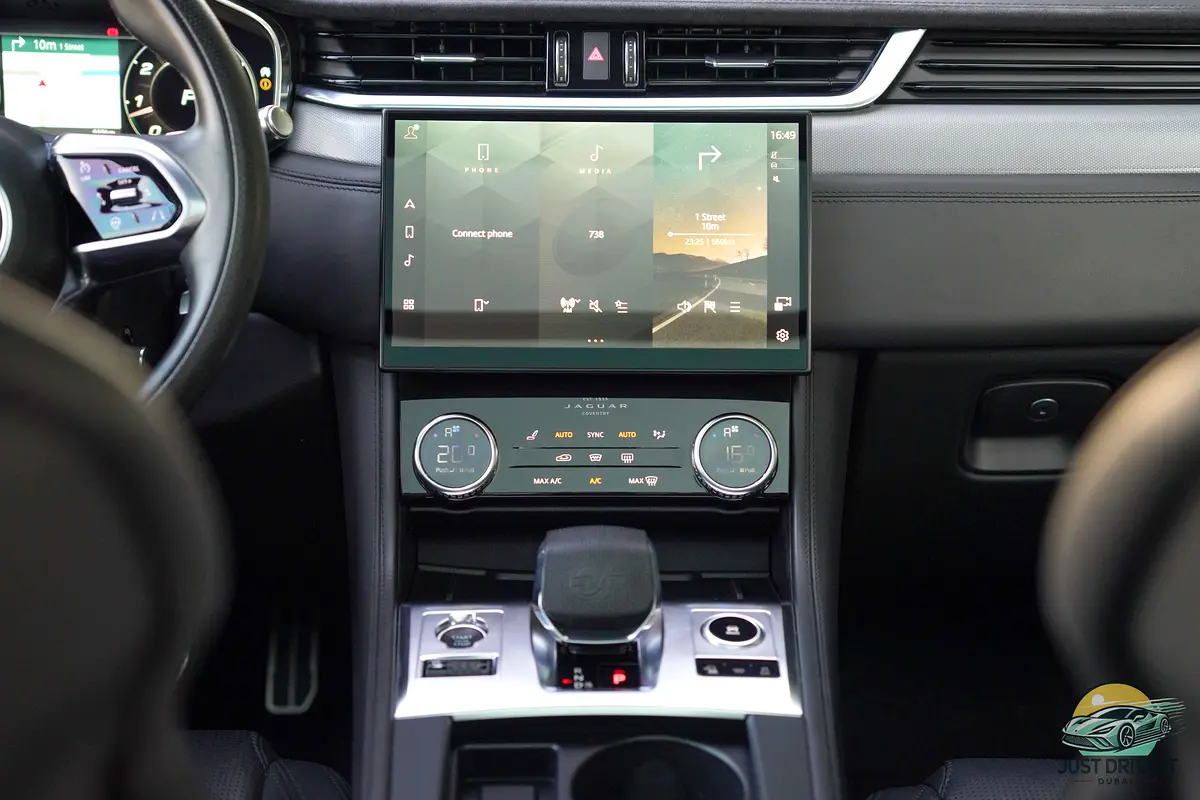 JAGUAR F-Pace SVR 2022 - photo 9 - Import Émirats | International Cars