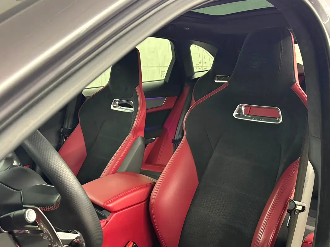 JAGUAR F-Pace SVR 2024 - photo 12 - Import Émirats | International Cars