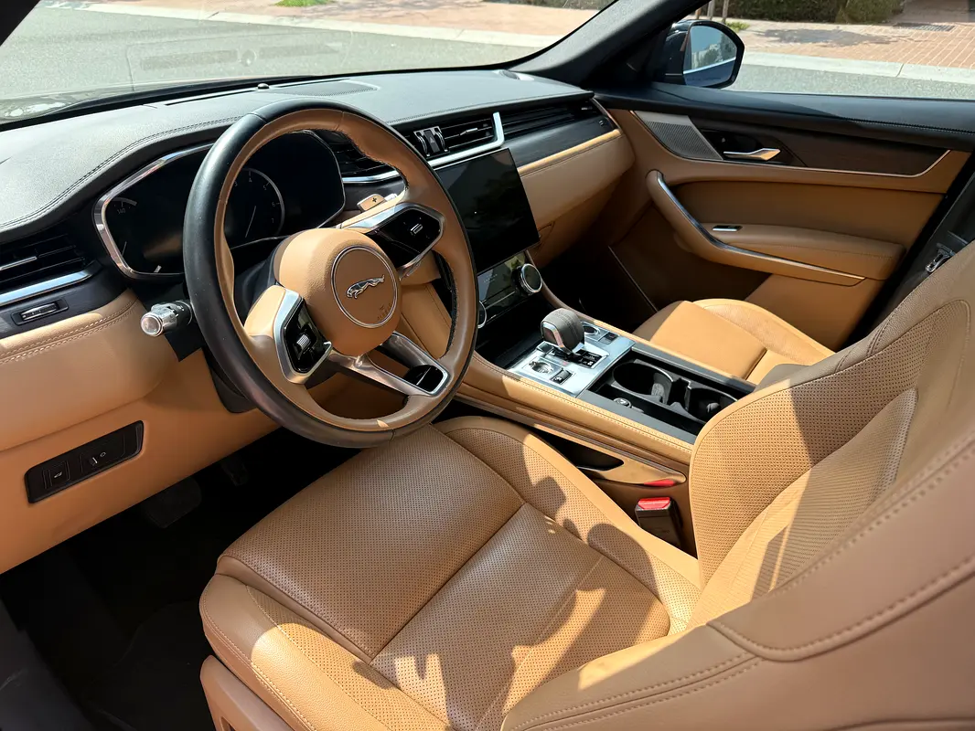JAGUAR F-Pace P250 AWD 2021 - photo 6 - Import Émirats | International Cars