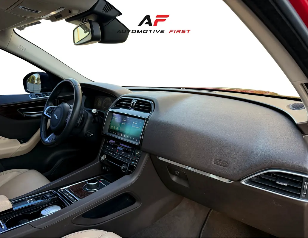 JAGUAR F-Pace 25T 2018 - photo 12 - Import Émirats | International Cars