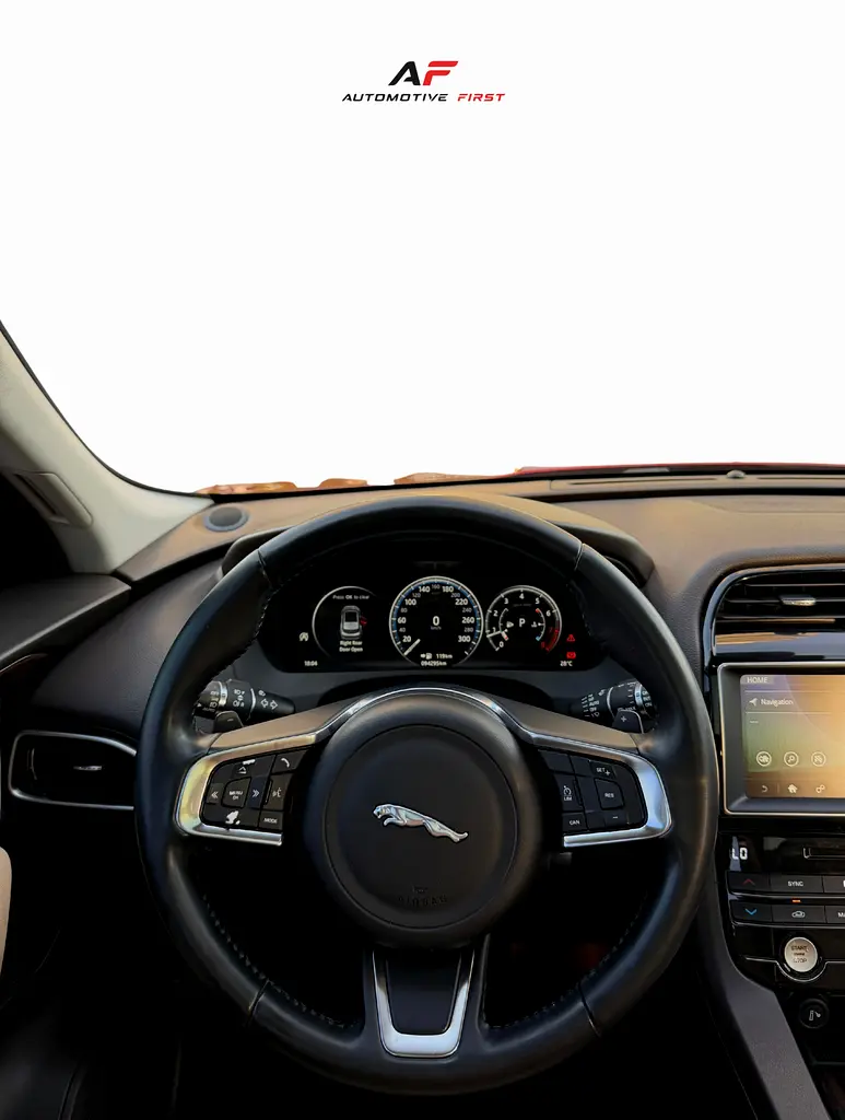 JAGUAR F-Pace 25T 2018 - photo 7 - Import Émirats | International Cars