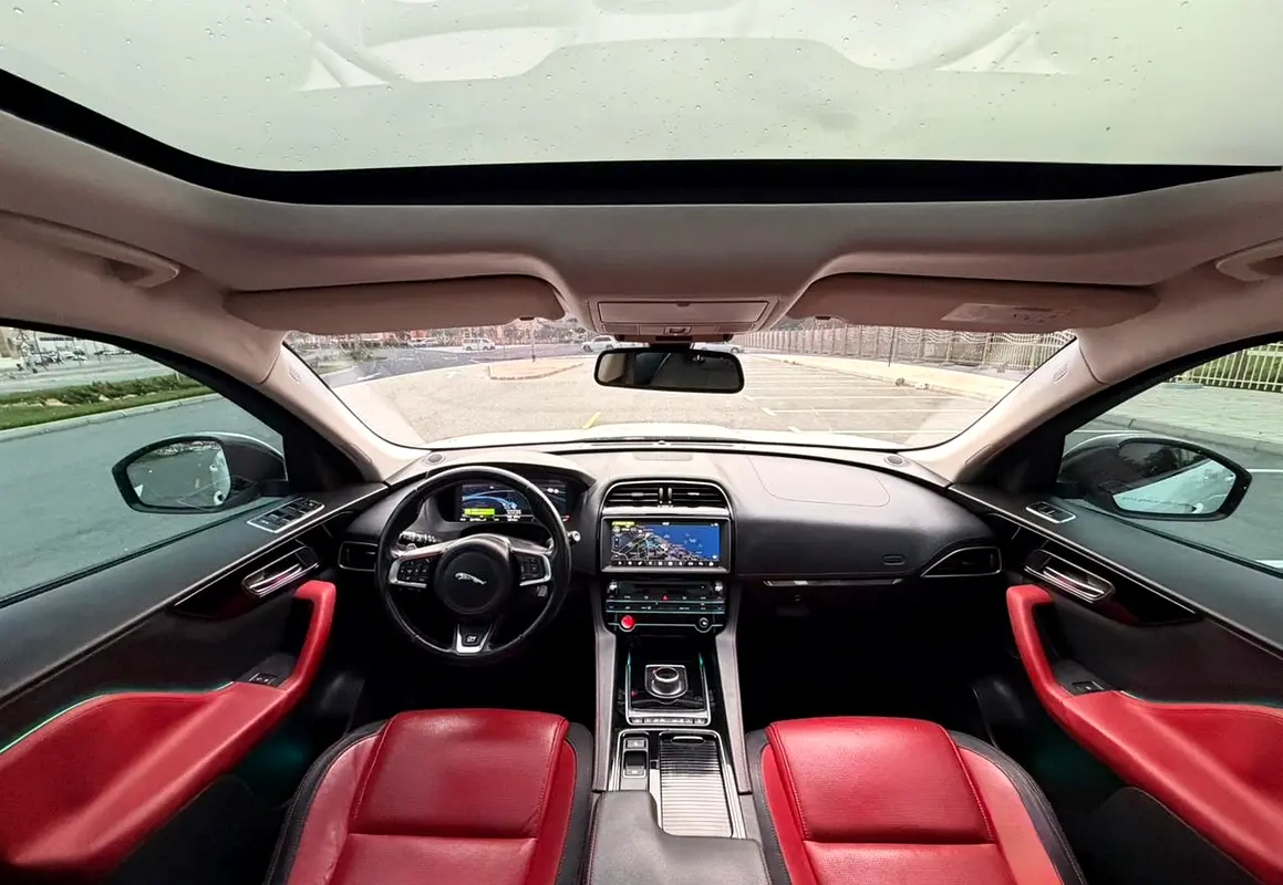 JAGUAR F-Pace R-Dynamic 2018 - photo 2 - Import Émirats | International Cars