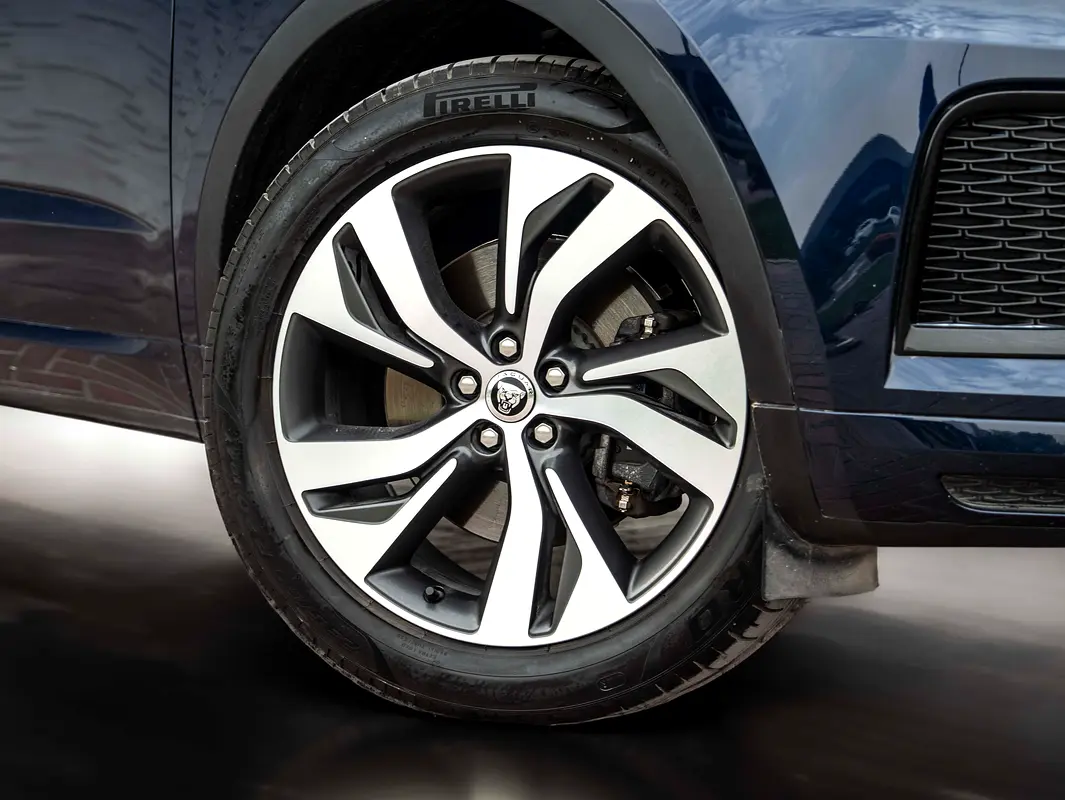 JAGUAR E-Pace R-Dynamic SE 2024 - photo 5 - Import Émirats | International Cars