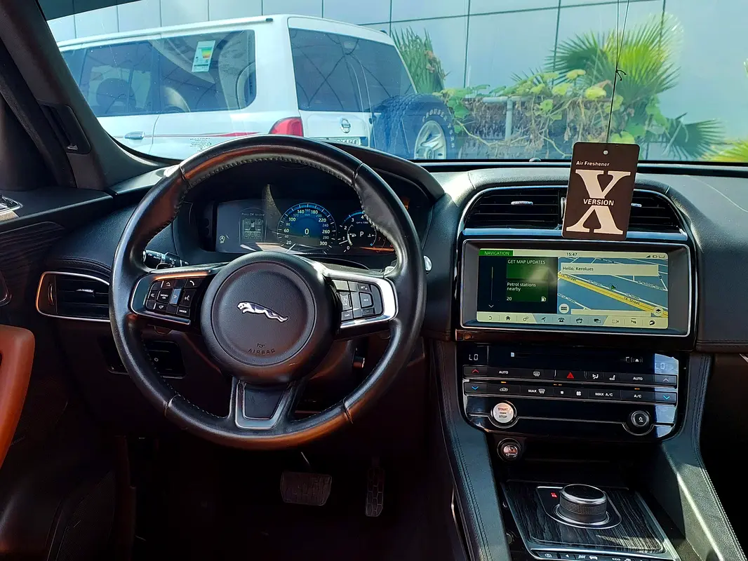 JAGUAR F-Pace 25T 2018 - photo 10 - Import Émirats | International Cars