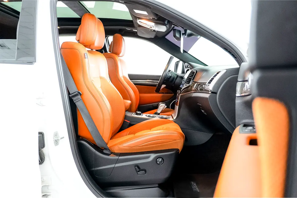 JEEP Grand Cherokee SRT 2019 - photo 8 - Import Émirats | International Cars