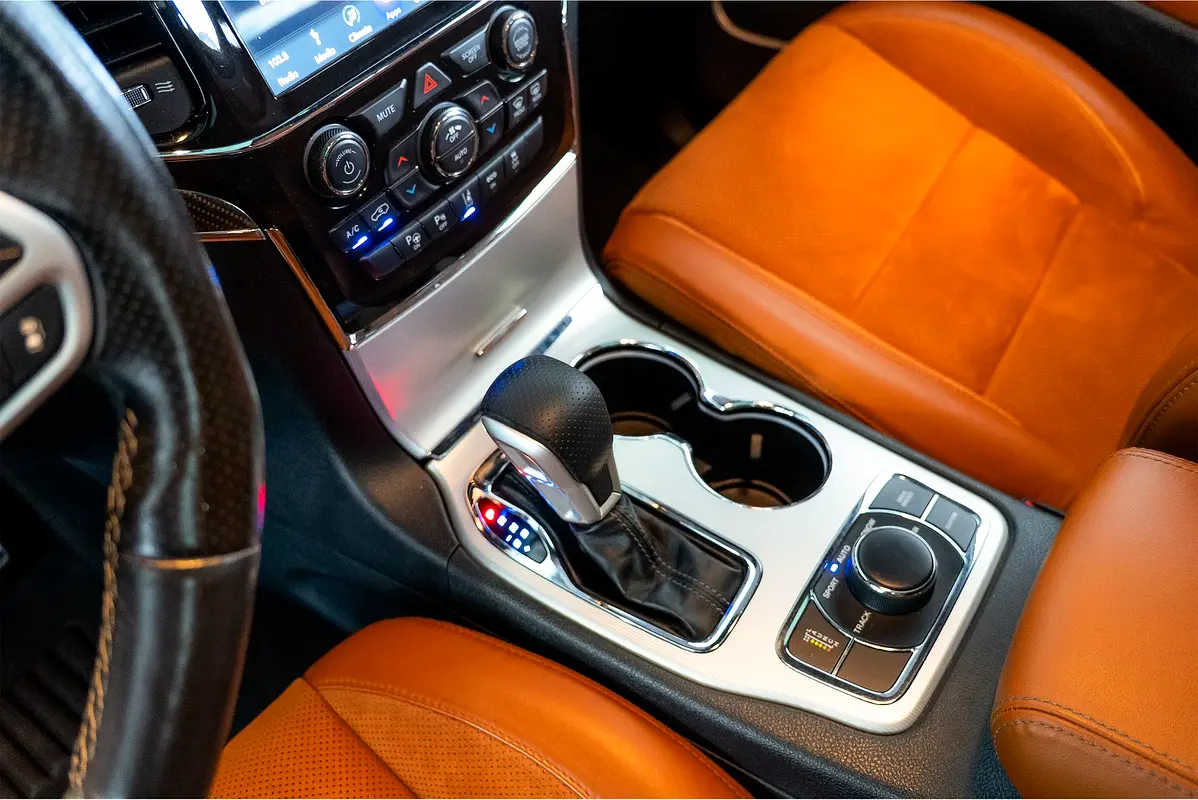 JEEP Grand Cherokee SRT 2019 - photo 9 - Import Émirats | International Cars