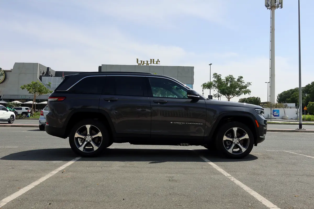 JEEP Grand Cherokee Summit 2024 - photo 6 - Import Émirats | International Cars