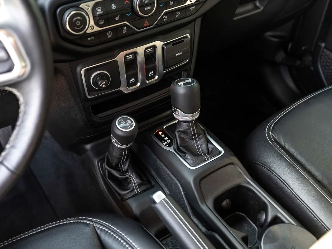 JEEP Wrangler Sahara 2020 - photo 11 - Import Émirats | International Cars