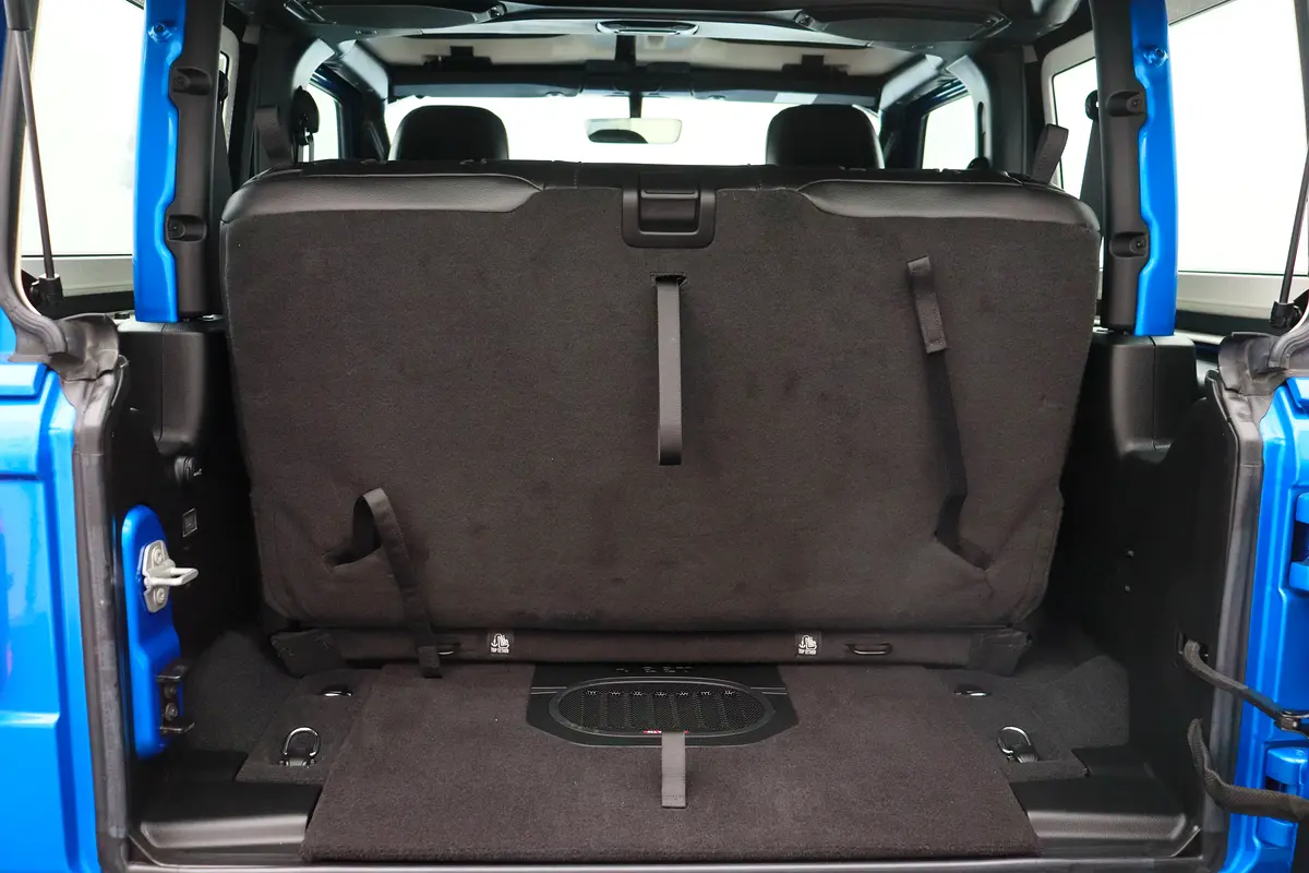 JEEP Wrangler Sahara 2023 - photo 11 - Import Émirats | International Cars