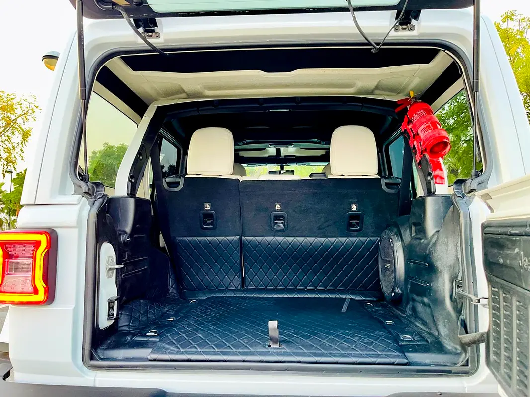 JEEP Wrangler Sahara Unlimited 2023 - photo 11 - Import Émirats | International Cars