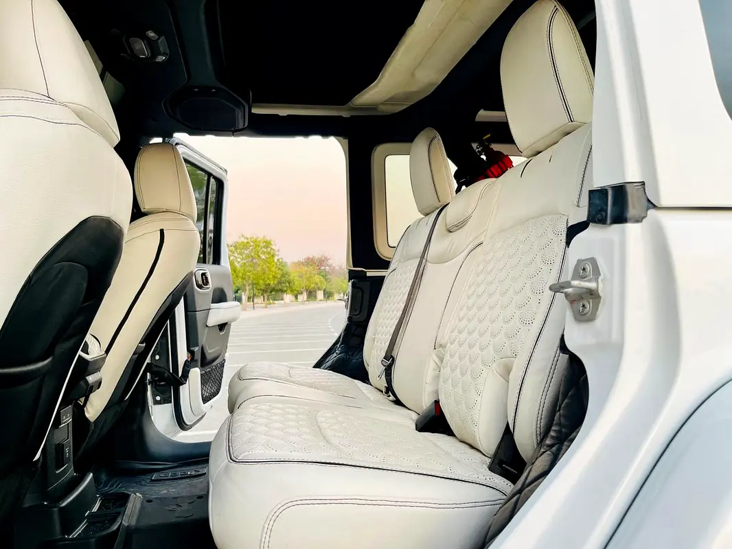 JEEP Wrangler Sahara Unlimited 2023 - photo 9 - Import Émirats | International Cars