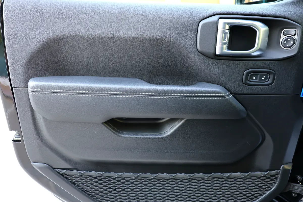 JEEP Wrangler Unlimited Sahara 2021 - photo 12 - Import Émirats | International Cars