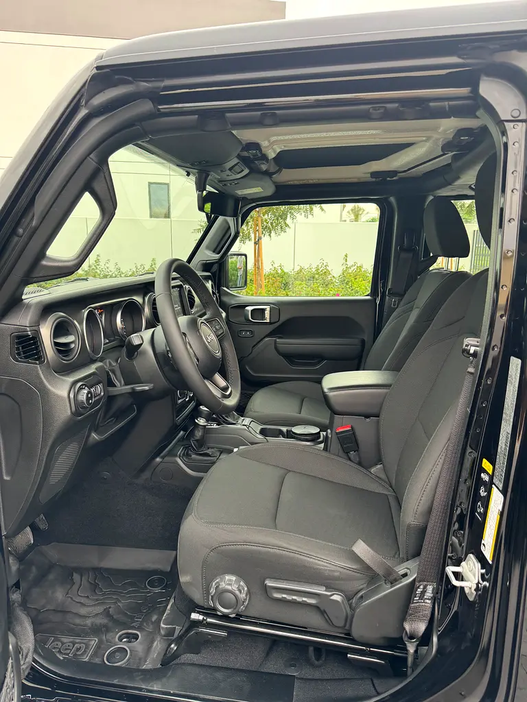 JEEP Wrangler Unlimited Sport 2023 - photo 12 - Import Émirats | International Cars