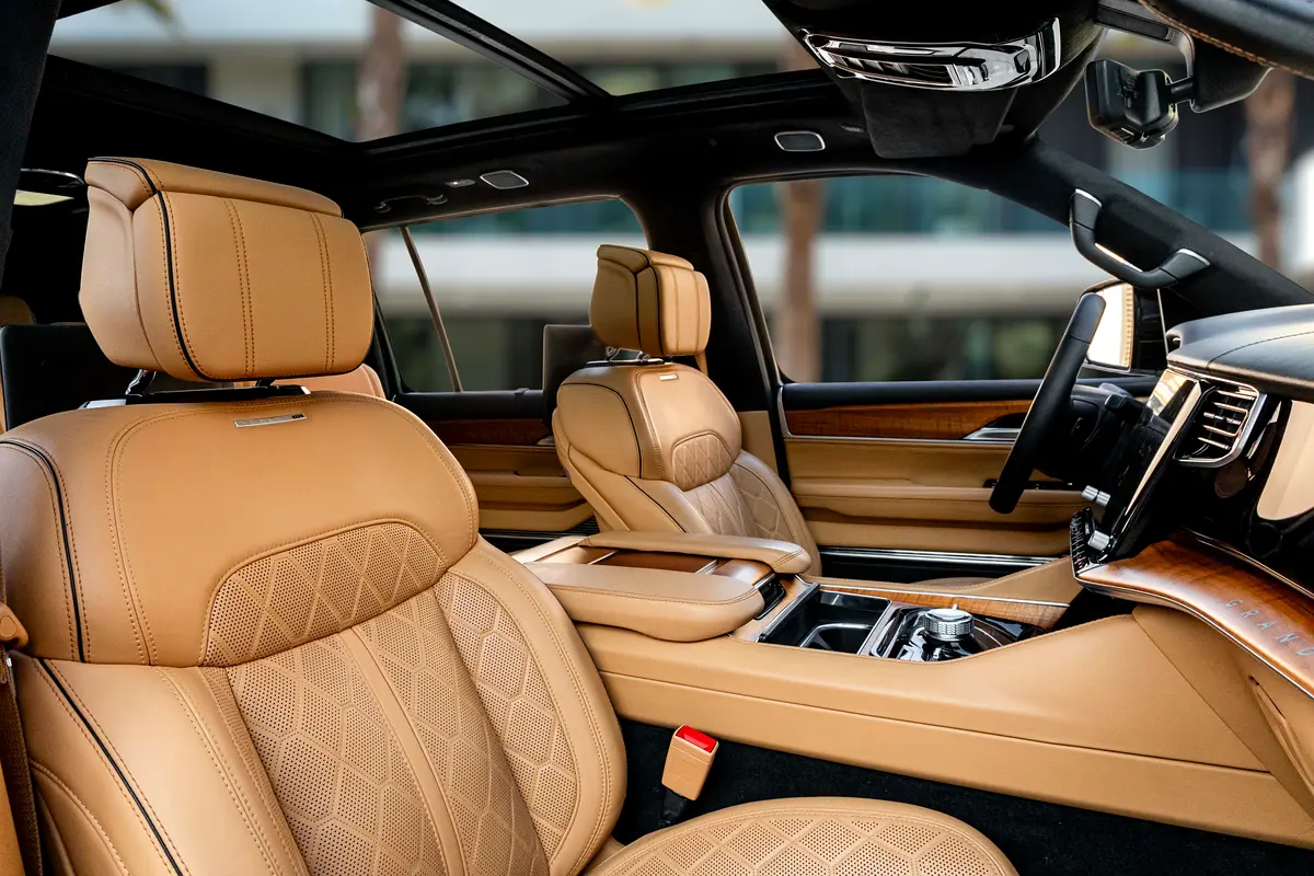 JEEP Grand Wagoneer Series III 2023 - photo 11 - Import Émirats | International Cars