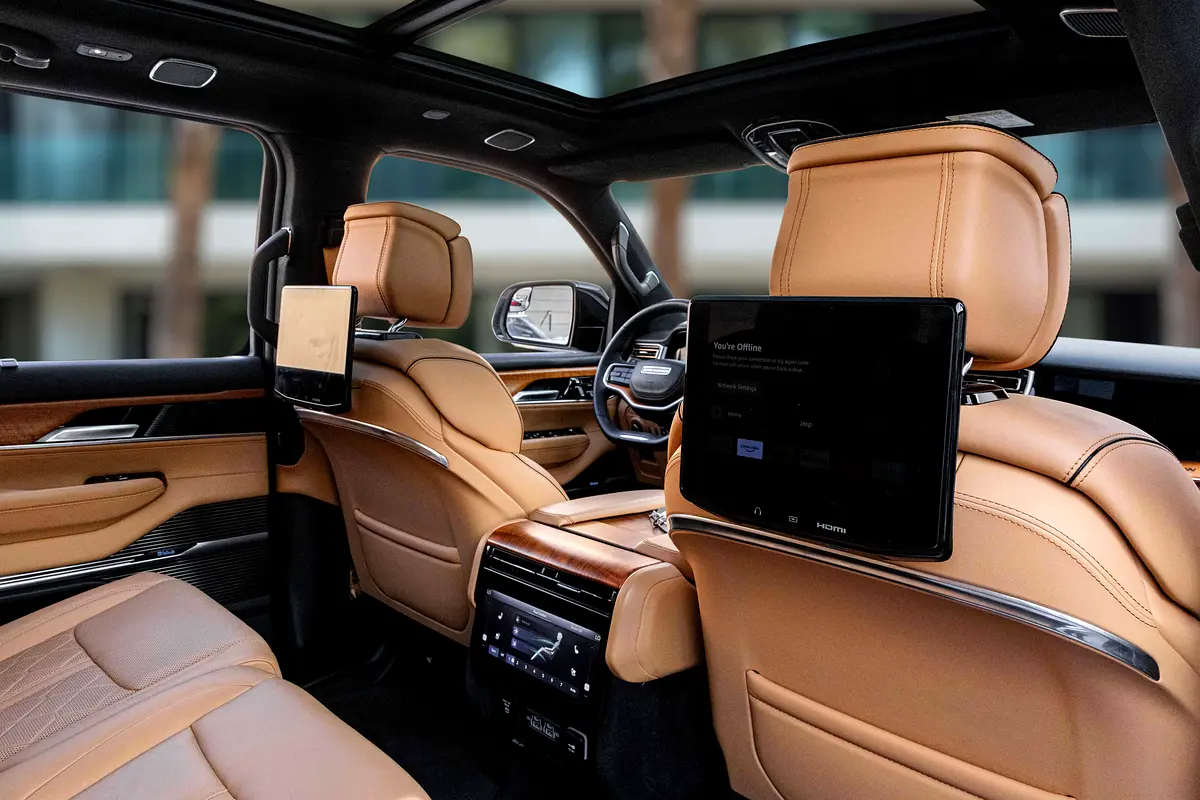 JEEP Grand Wagoneer Series III 2023 - photo 12 - Import Émirats | International Cars