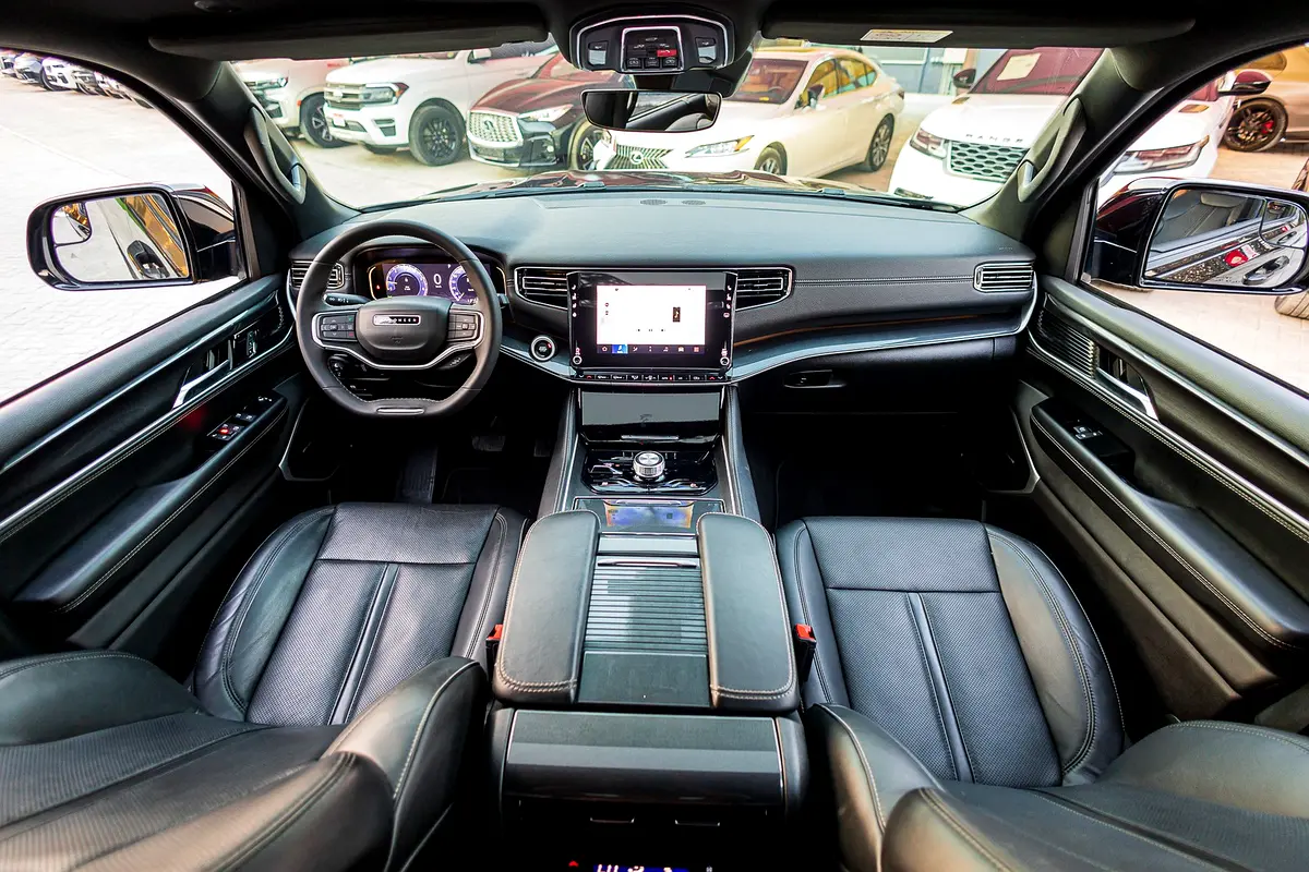 JEEP Grand Wagoneer Series II 2022 - photo 12 - Import Émirats | International Cars