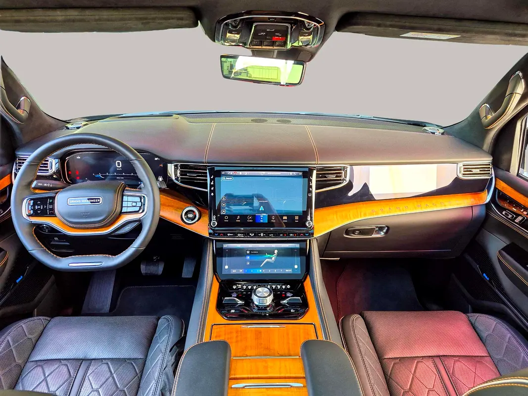 JEEP Grand Wagoneer Series III 2023 - photo 10 - Import Émirats | International Cars