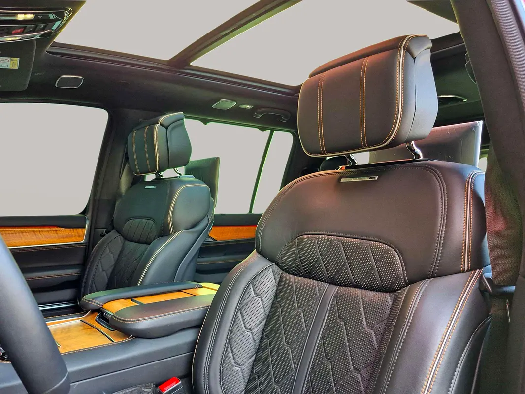 JEEP Grand Wagoneer Series III 2023 - photo 11 - Import Émirats | International Cars