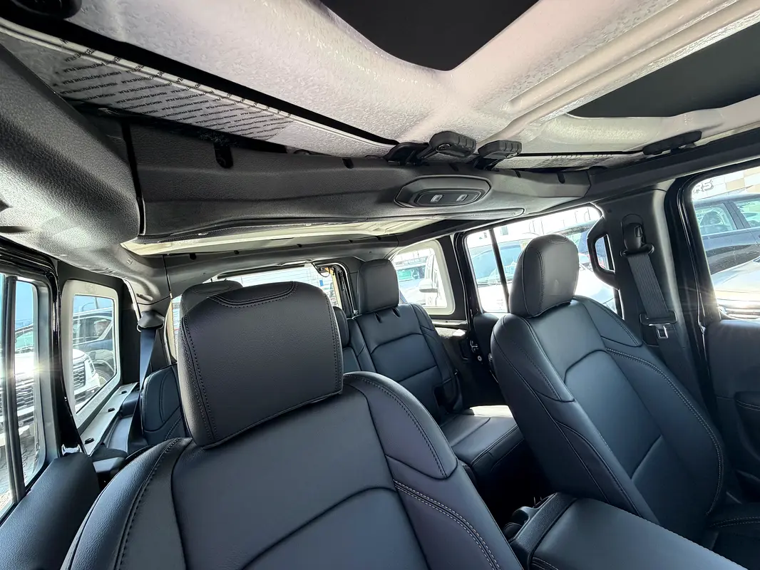 JEEP Wrangler Sahara 2025 - photo 9 - Import Émirats | International Cars