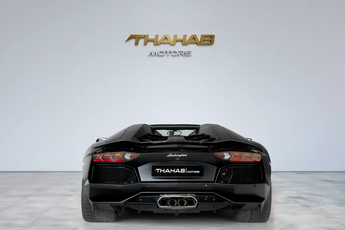LAMBORGHINI Aventador LP 700-4 Roadster 2015 - photo 3 - Import Émirats | International Cars