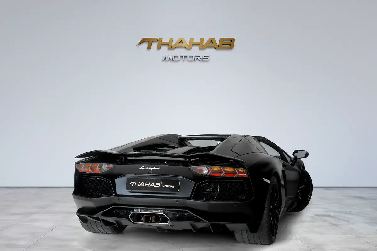LAMBORGHINI Aventador LP 700-4 Roadster 2015 - photo 5 - Import Émirats | International Cars