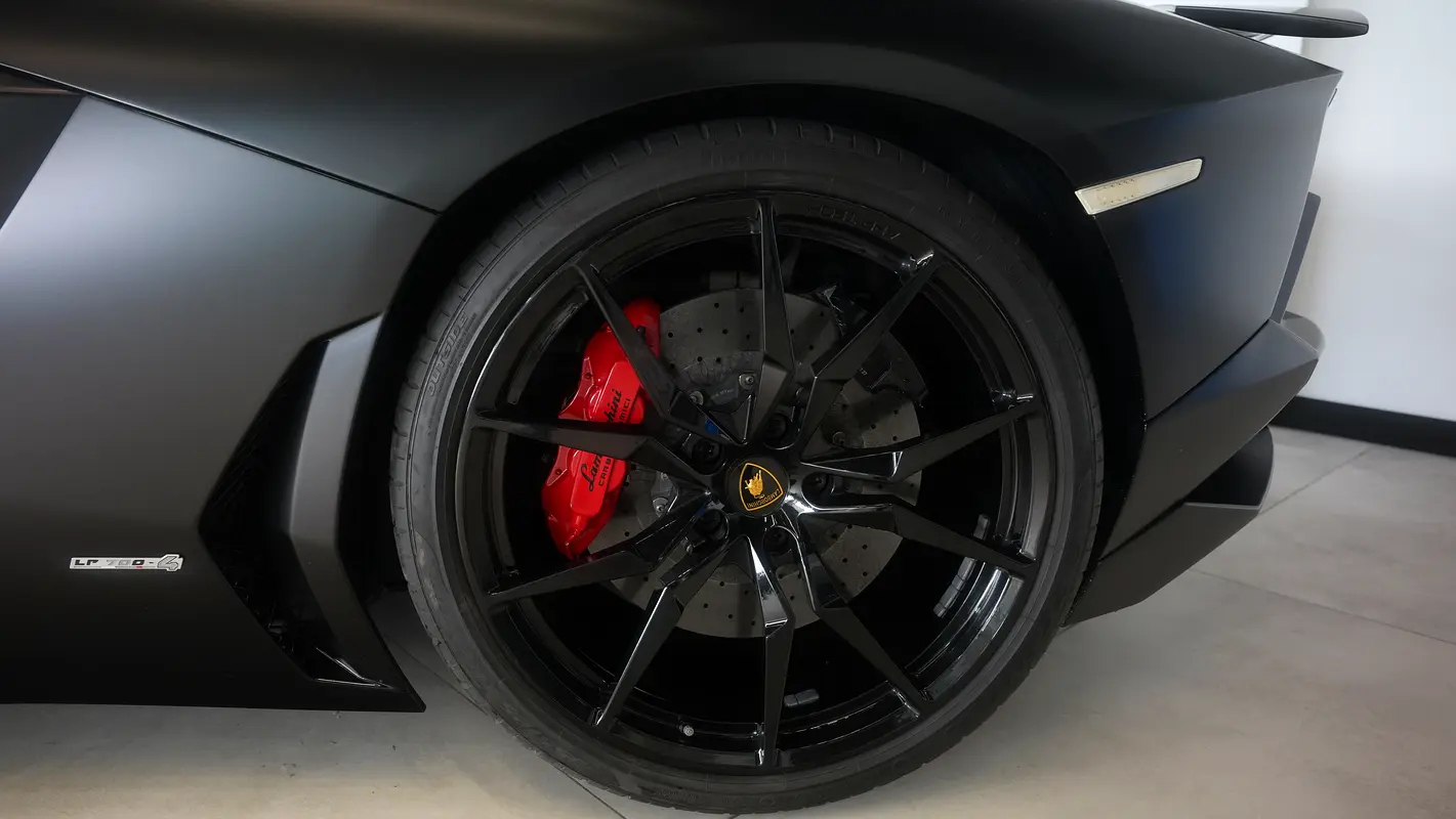 LAMBORGHINI Aventador LP 700-4 Roadster 2015 - photo 7 - Import Émirats | International Cars