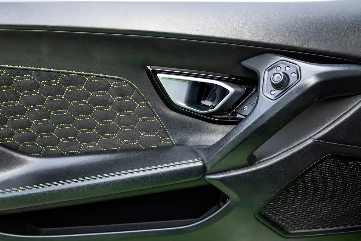 LAMBORGHINI Huracan EVO Spyder 2022 - photo 10 - Import Émirats | International Cars