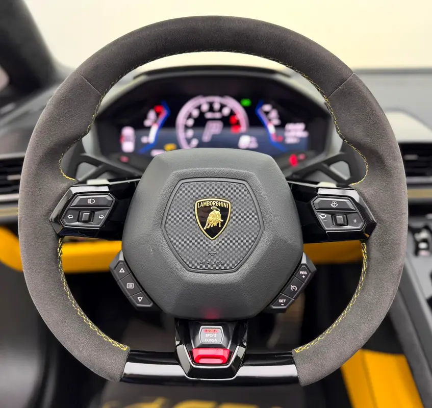 LAMBORGHINI Huracan EVO Spyder 2023 - photo 10 - Import Émirats | International Cars