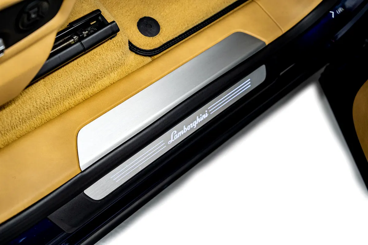 LAMBORGHINI Urus Standard 2022 - photo 10 - Import Émirats | International Cars