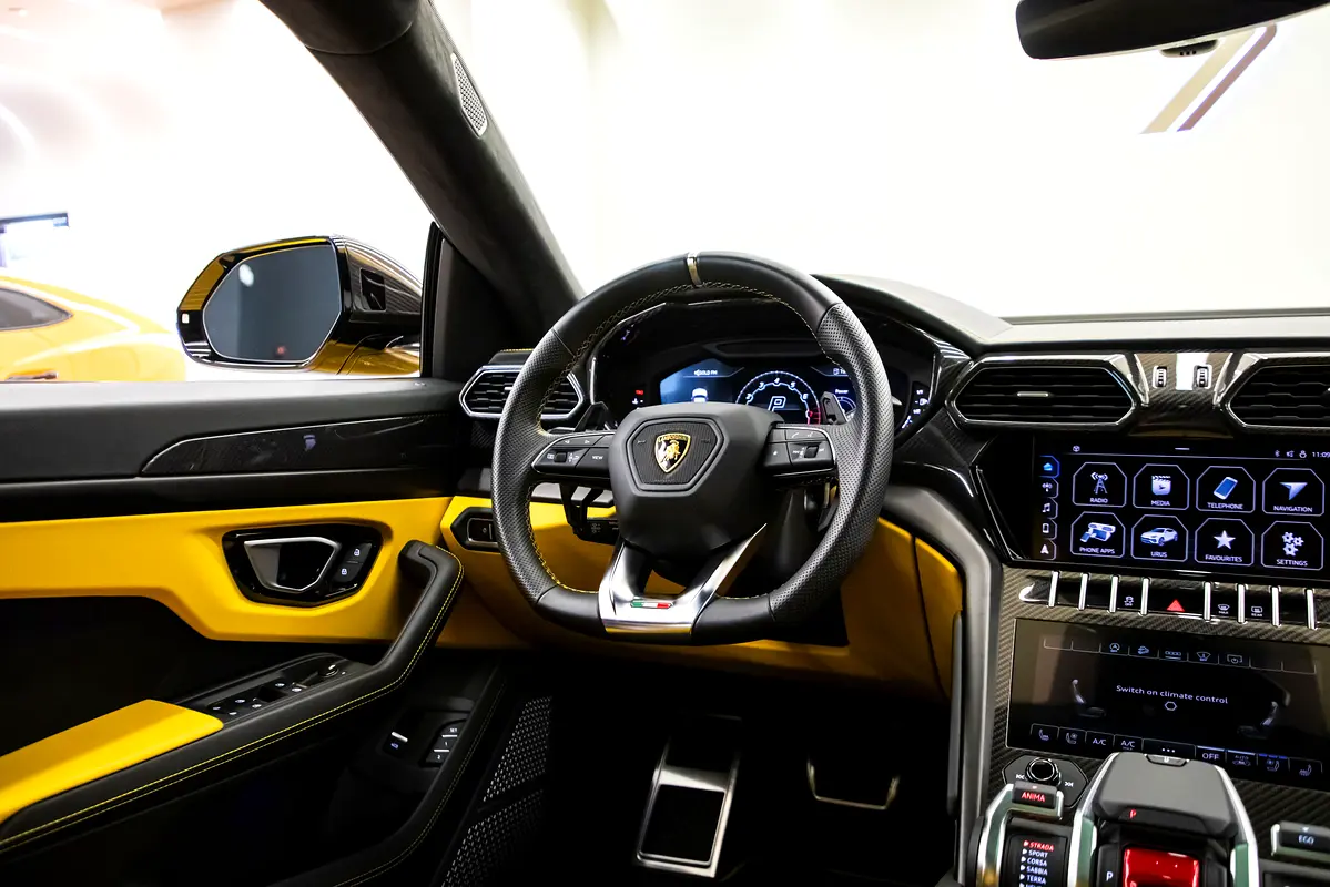 LAMBORGHINI Urus Pearl Capsule 2022 - photo 12 - Import Émirats | International Cars