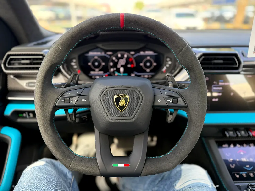 LAMBORGHINI Urus SE 2025 - photo 8 - Import Émirats | International Cars