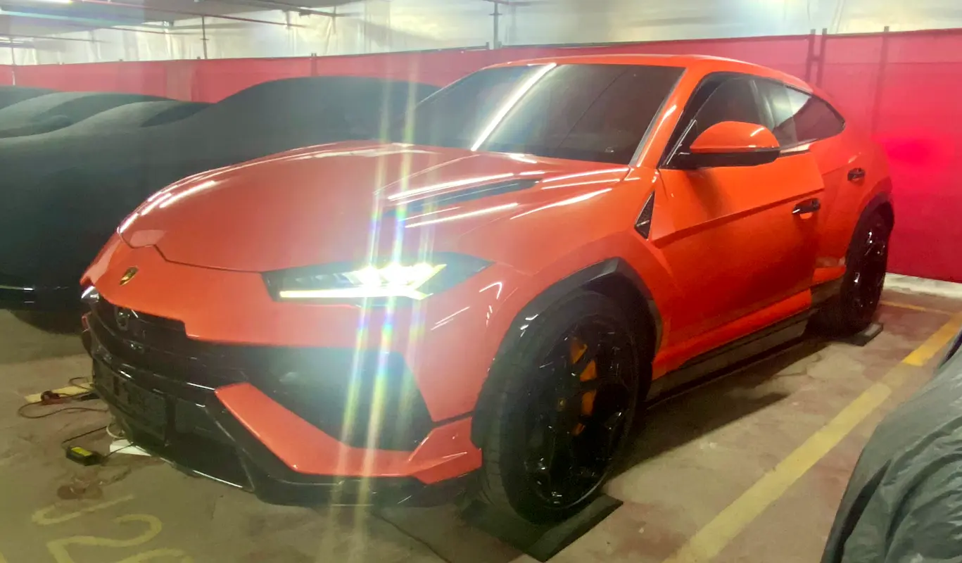 LAMBORGHINI Urus Performante