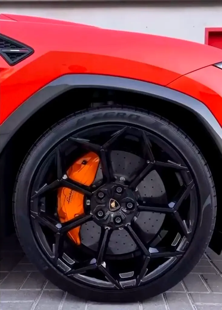 LAMBORGHINI Urus Performante 2024 - photo 6 - Import Émirats | International Cars