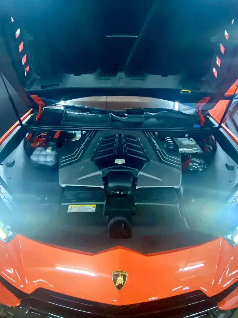 LAMBORGHINI Urus Performante 2024 - photo 8 - Import Émirats | International Cars